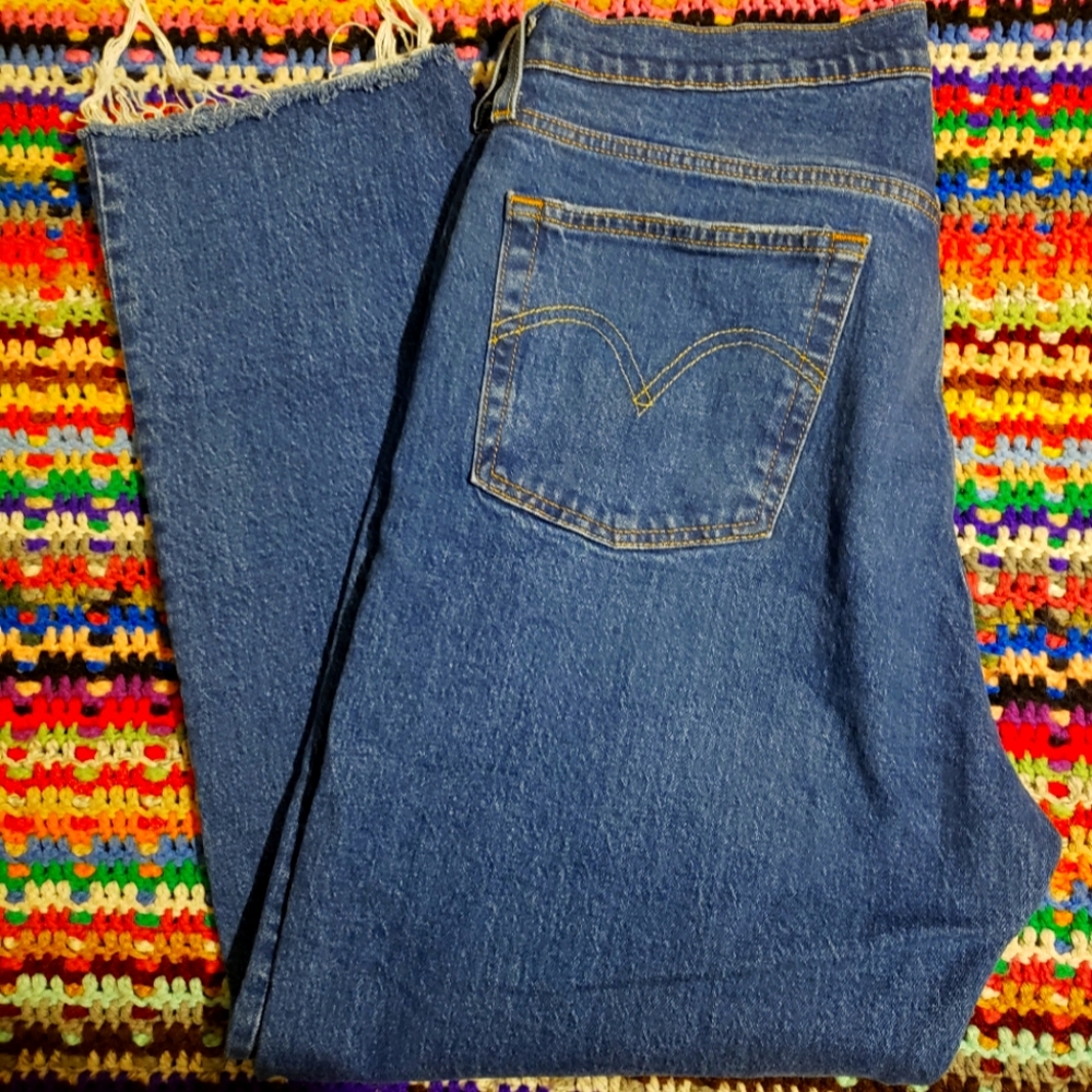 Levi's 501 button-closure straight leg cropped distressed cuff jeans